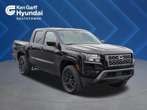 Black 2023 Nissan Frontier SV