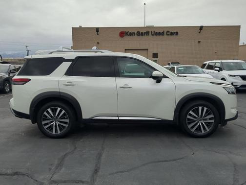2022 Nissan Pathfinder Platinum