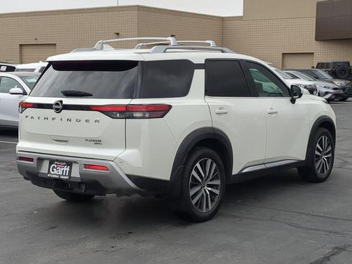 2022 Nissan Pathfinder Platinum