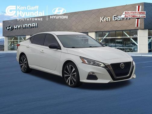 White 2022 Nissan Altima 2.5 SR