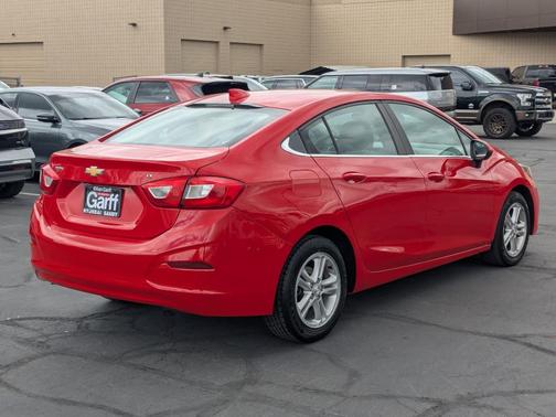 Red 2018 Chevrolet Cruze LT