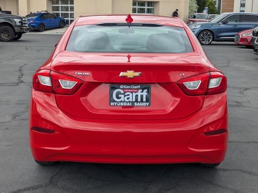 Red 2018 Chevrolet Cruze LT