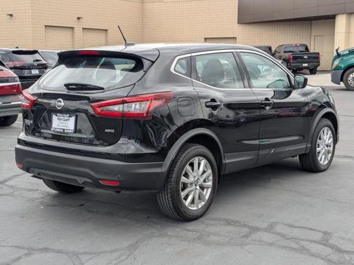 Magnetic Black Pearl 2022 Nissan Rogue Sport S