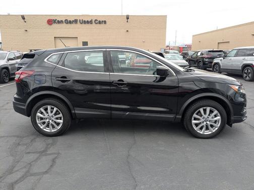 Magnetic Black Pearl 2022 Nissan Rogue Sport S
