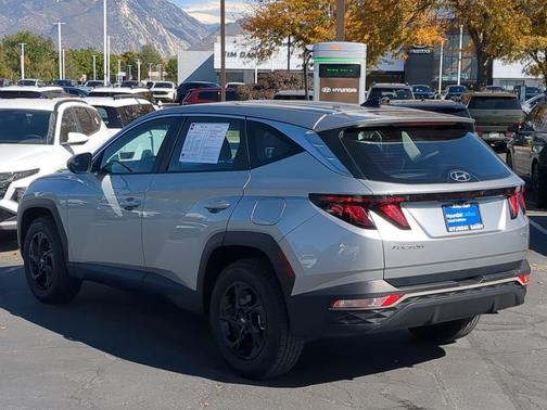 Shimmering Silver 2023 Hyundai TUCSON SE