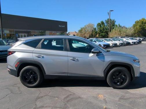 Shimmering Silver 2023 Hyundai TUCSON SE
