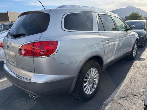Quicksilver Metallic 2011 Buick Enclave 1XL