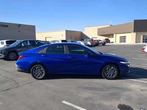 2024 Hyundai ELANTRA SEL