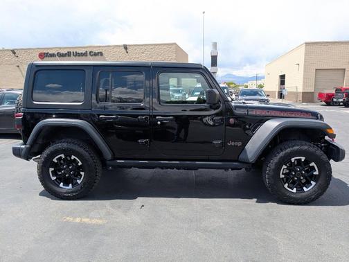 Black Clearcoat 2025 Jeep Wrangler Rubicon