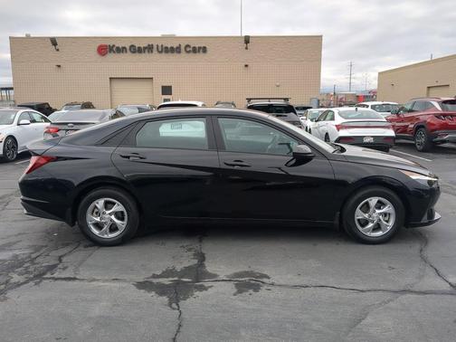 2023 Hyundai ELANTRA SE