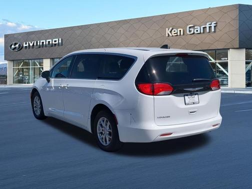 Bright White Clearcoat 2022 Chrysler Voyager LX