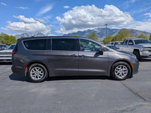 2023 Chrysler Pacifica Touring-L