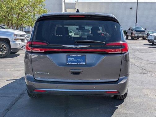 2023 Chrysler Pacifica Touring-L