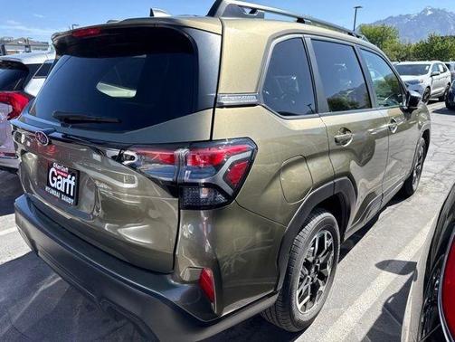 Autumn Green Metallic 2025 Subaru Forester Premium