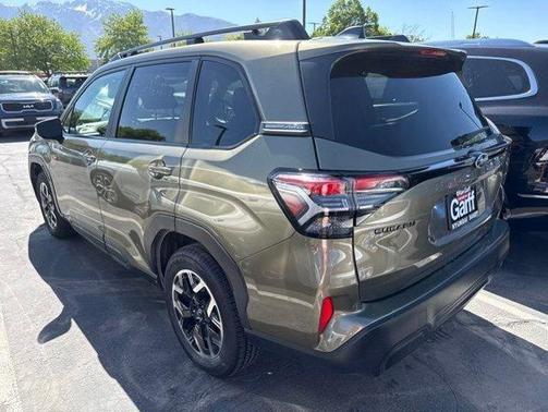 Autumn Green Metallic 2025 Subaru Forester Premium