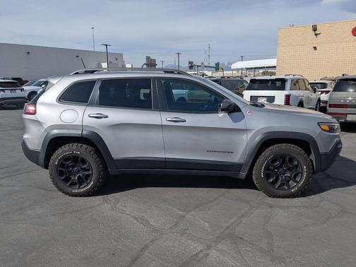Billet Silver Metallic Clearcoat 2019 Jeep Cherokee Trailhawk Elite