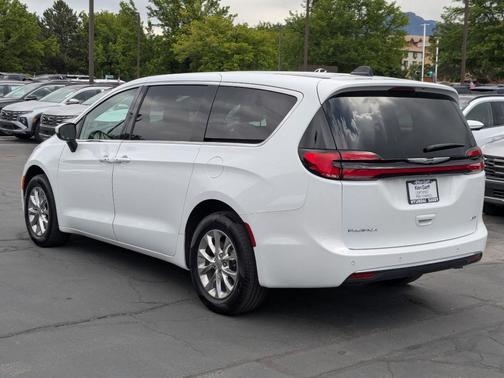Bright White Clearcoat 2023 Chrysler Pacifica Touring-L
