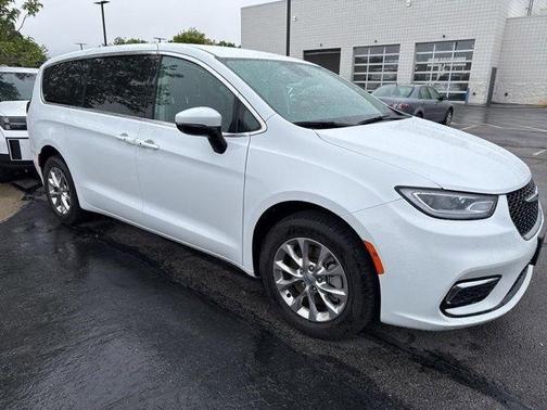 Bright White Clearcoat 2023 Chrysler Pacifica Touring-L