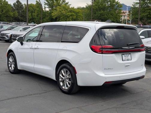 Bright White Clearcoat 2023 Chrysler Pacifica Touring-L