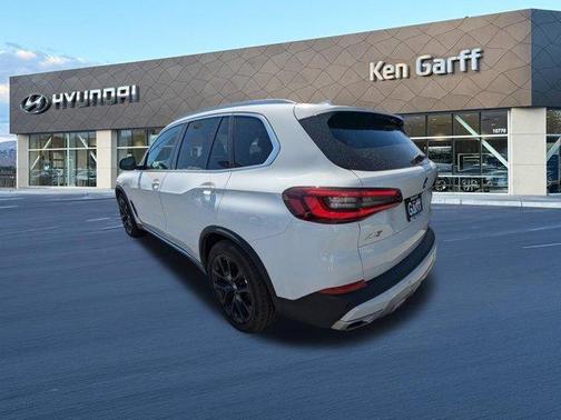 Alpine White 2022 BMW X5 xDrive40i