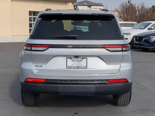 2024 Jeep Grand Cherokee Laredo