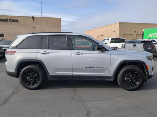 2024 Jeep Grand Cherokee Laredo