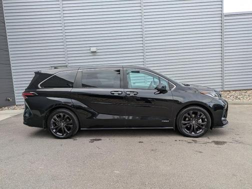 2021 Toyota Sienna XSE 7 Passenger