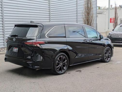 2021 Toyota Sienna XSE 7 Passenger