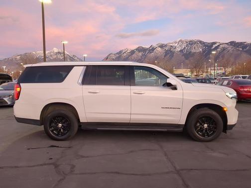 2024 Chevrolet Suburban LT