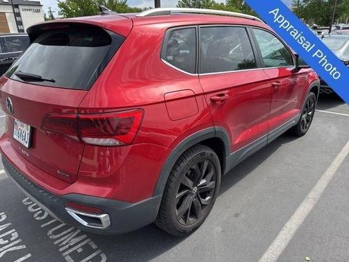 Kings Red 2022 Volkswagen Taos 1.5T SE