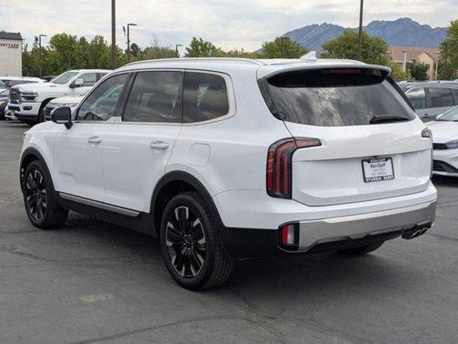 Glacial White Pearl 2023 Kia Telluride SX