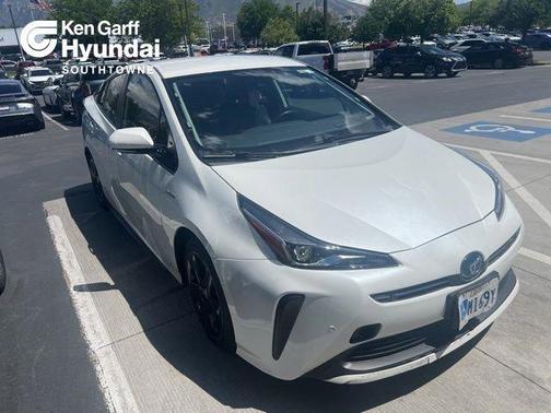 Blizzard Pearl 2019 Toyota Prius L