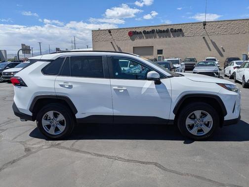2024 Toyota RAV4 Hybrid XLE