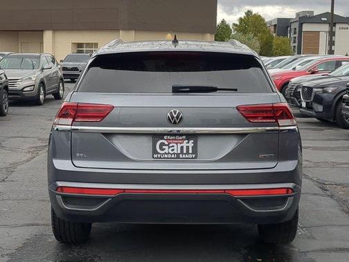 Platinum Gray Metallic 2021 Volkswagen Atlas Cross Sport 2.0T SEL