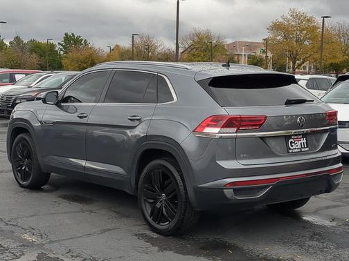 Platinum Gray Metallic 2021 Volkswagen Atlas Cross Sport 2.0T SEL