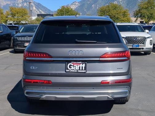 Samurai Gray Metallic 2023 Audi Q7 55 Premium Plus