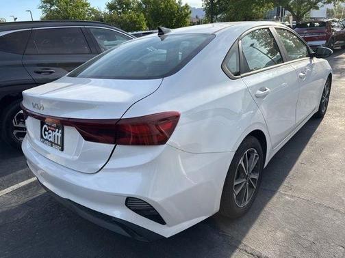 Snow White Pearl 2023 Kia Forte LXS