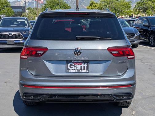 Platinum Gray Metallic 2022 Volkswagen Tiguan 2.0T SE R-Line Black