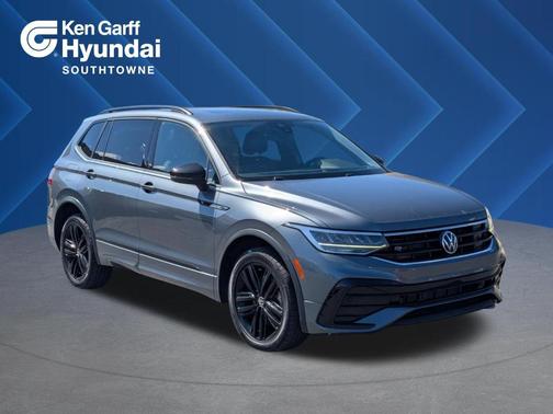 Platinum Gray Metallic 2022 Volkswagen Tiguan 2.0T SE R-Line Black