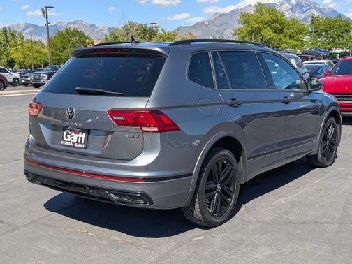 Platinum Gray Metallic 2022 Volkswagen Tiguan 2.0T SE R-Line Black