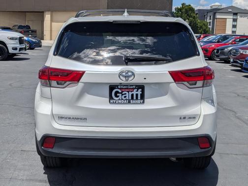 Blizzard Pearl 2019 Toyota Highlander LE