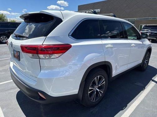 Blizzard Pearl 2019 Toyota Highlander LE