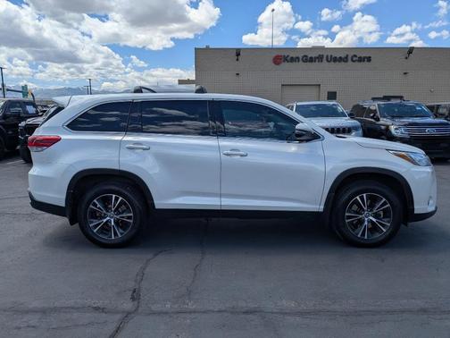 Blizzard Pearl 2019 Toyota Highlander LE