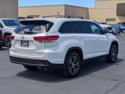 Blizzard Pearl 2019 Toyota Highlander LE
