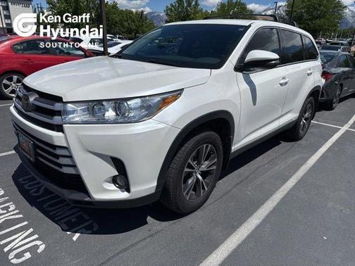 Blizzard Pearl 2019 Toyota Highlander LE