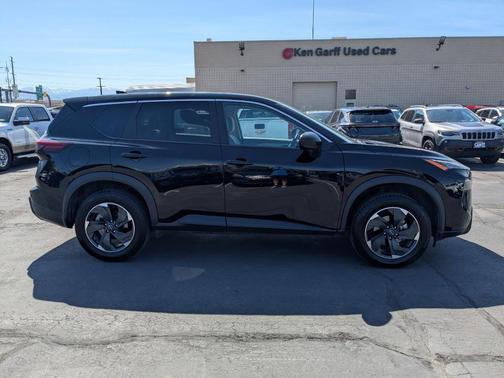 Super Black 2025 Nissan Rogue SV