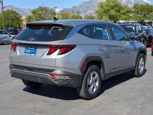 Shimmering Silver 2024 Hyundai TUCSON SE