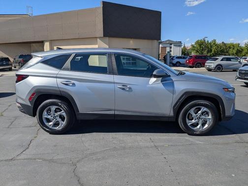 Shimmering Silver 2024 Hyundai TUCSON SE