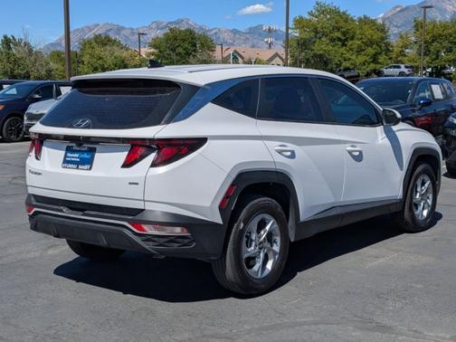 White 2024 Hyundai TUCSON SE