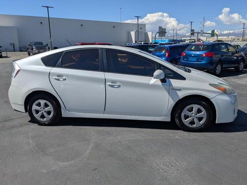 White 2010 Toyota Prius II